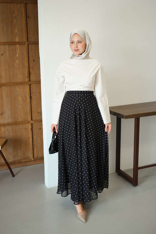 Puantiye Detay Şifon Etek Siyah