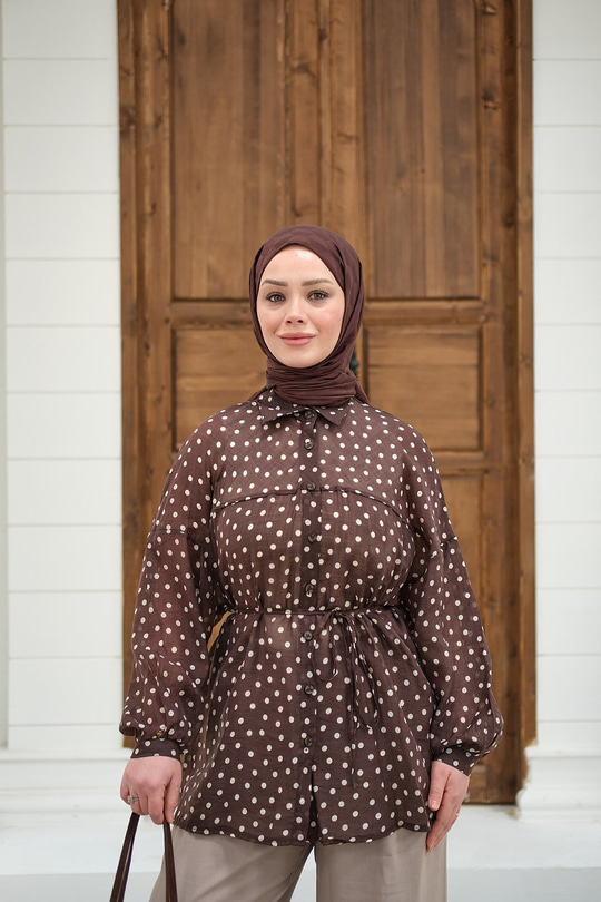 Puantiyeli Tül Detay Bel Bağlamalı Gömlek Kahverengi