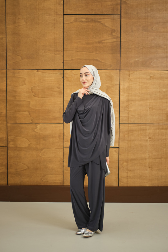 Regular Sıfır Yaka Arka Kesik Detay Takım Gri