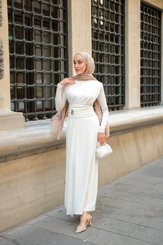 Rosey Bronşlu Elbise Beyaz