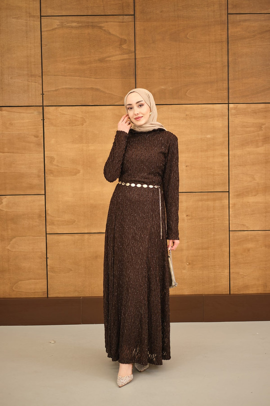 Sim Detay Kendinden Desenli Gold Kemerli Elbise Kahverengi