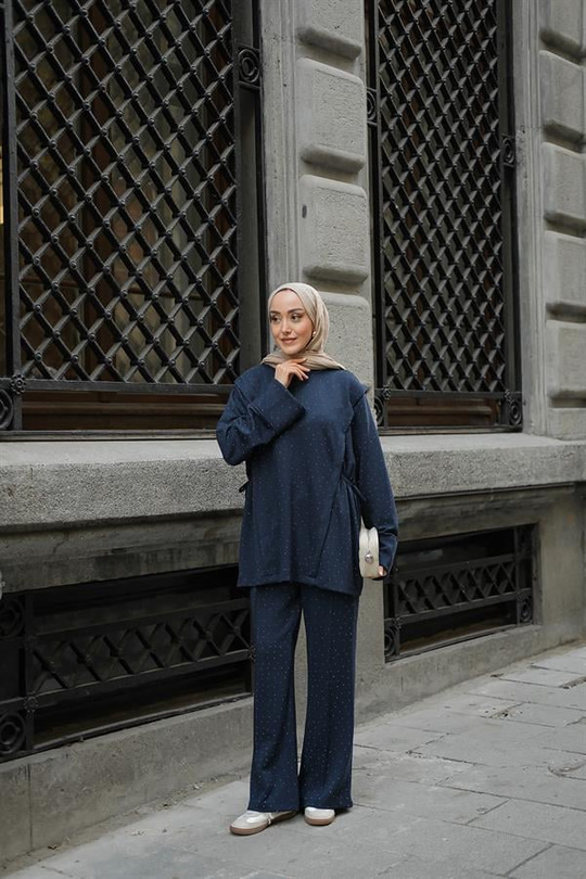 Taş Detay Beli Lastikli Takım Lacivert