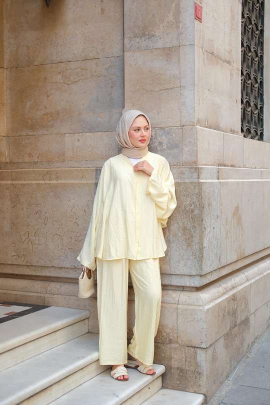 Taş Detay Etekli Takım Sarı