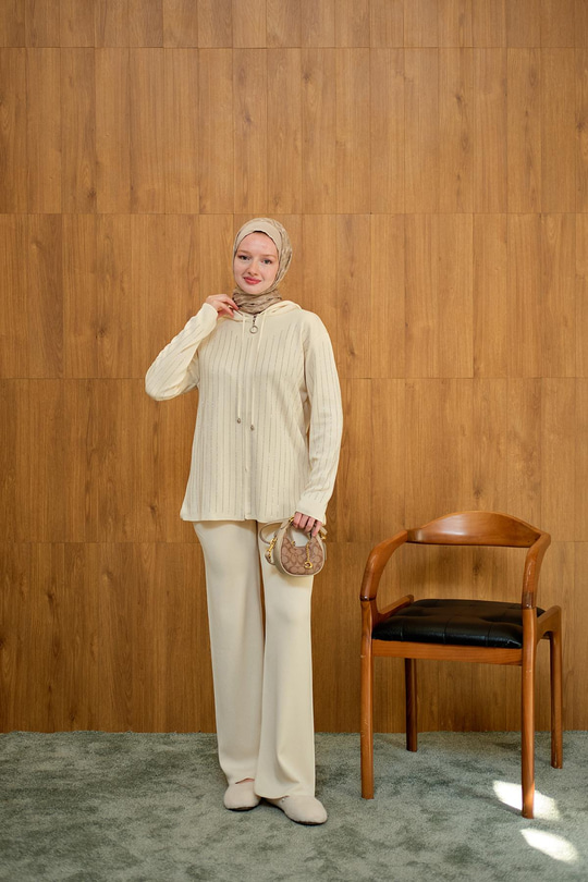 Taş Detay Triko Takım Krem