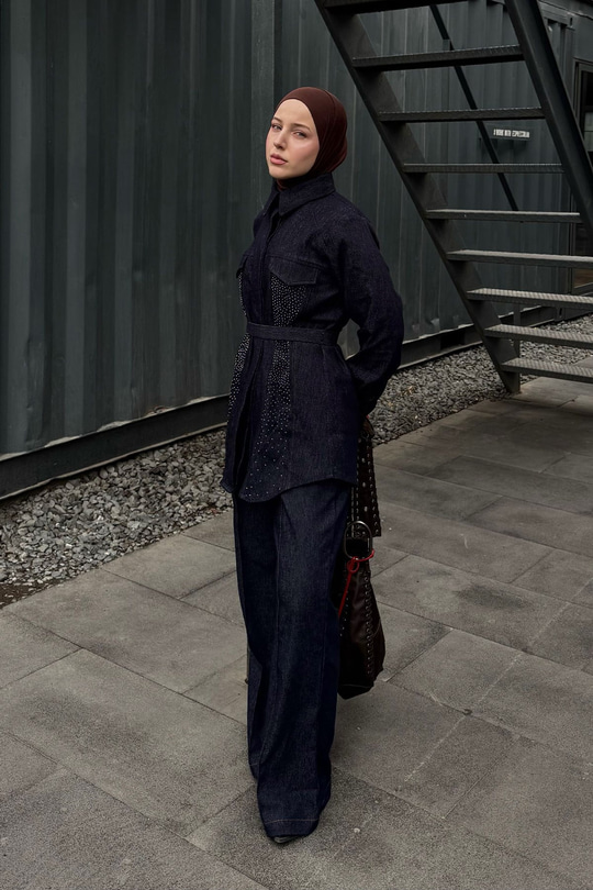 Taş Detaylı Gömlek Yaka Kemerli Kot Takım Lacivert