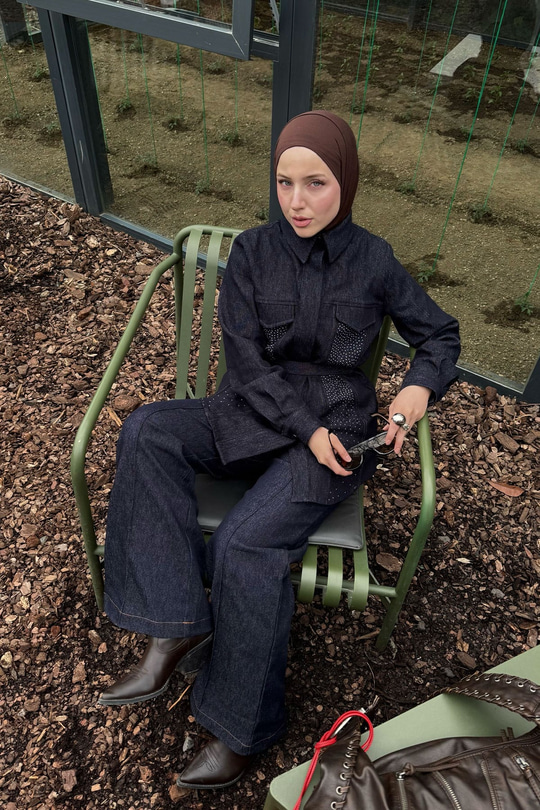 Taş Detaylı Gömlek Yaka Kemerli Kot Takım Lacivert