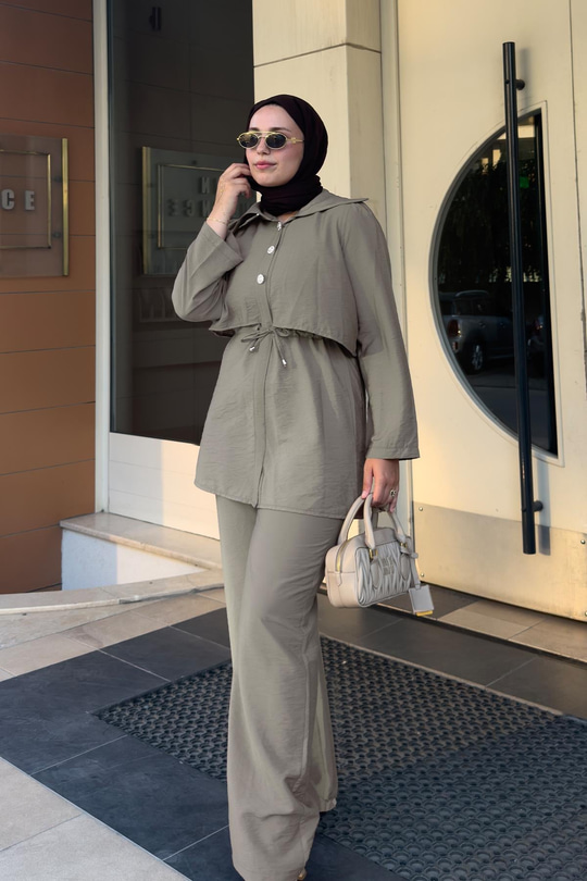 Taş Düğme Detaylı Takım Haki Yeşil