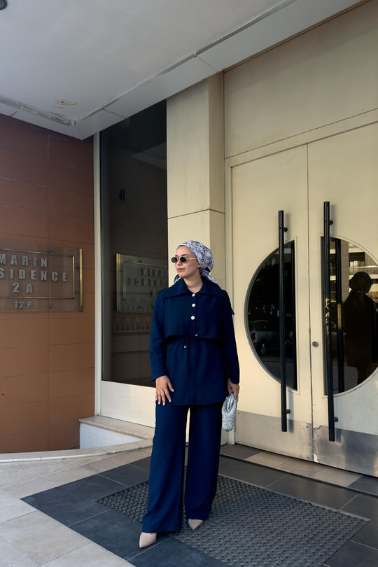 Taş Düğme Detaylı Takım Lacivert