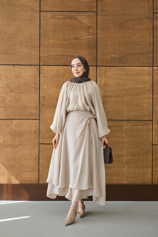 Tül Detay Pelerinli Etekli Takım Krem