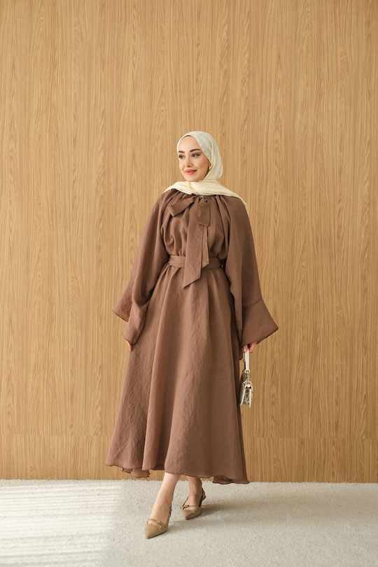 Tül Kumaş Boyun Bağlamalı Detaylı Bel Bağlamalı Elbise Kahverengi