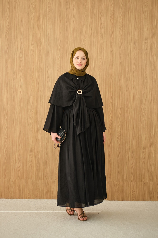 Üç Parçalı Tül Kumaş Gold Broş Detay Takım Siyah