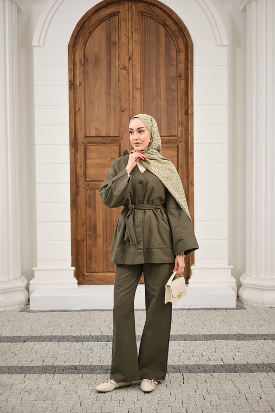 V Yaka Çıtçıtlı Tek Cep Detay Bel Bağlamalı Pike Takım Haki Yeşil