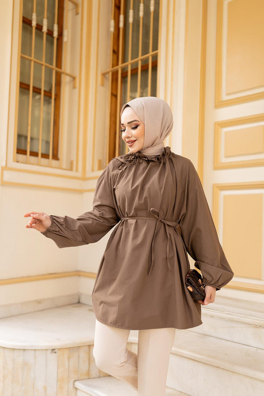 Yaka Büzgülü Bel Bağlamalı Tunik Kahverengi