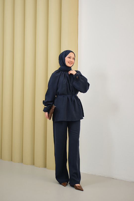 Yaka Büzgülü Bilek Bağlamalı Pantolonlu Takım Lacivert