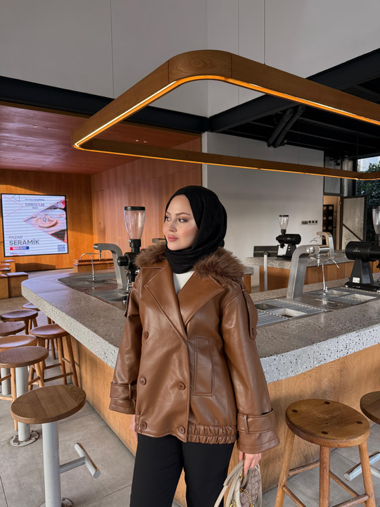 Yakası Kürk Detaylı Deri Ceket Taba