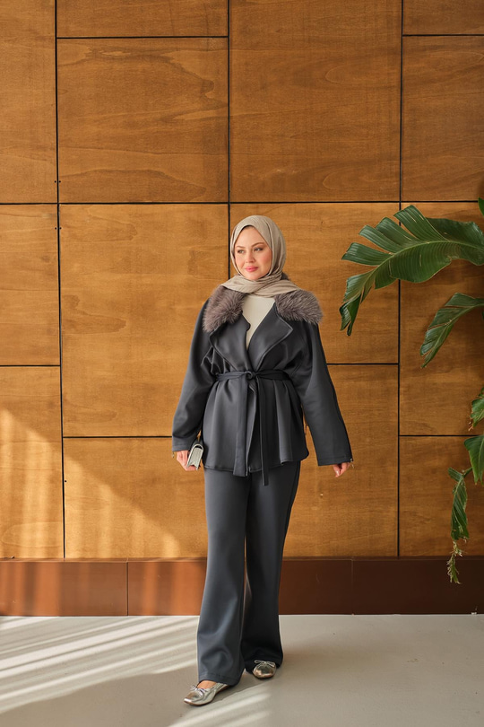 Yakası Kürk Kolları Fermuarlı Takım Antrasit