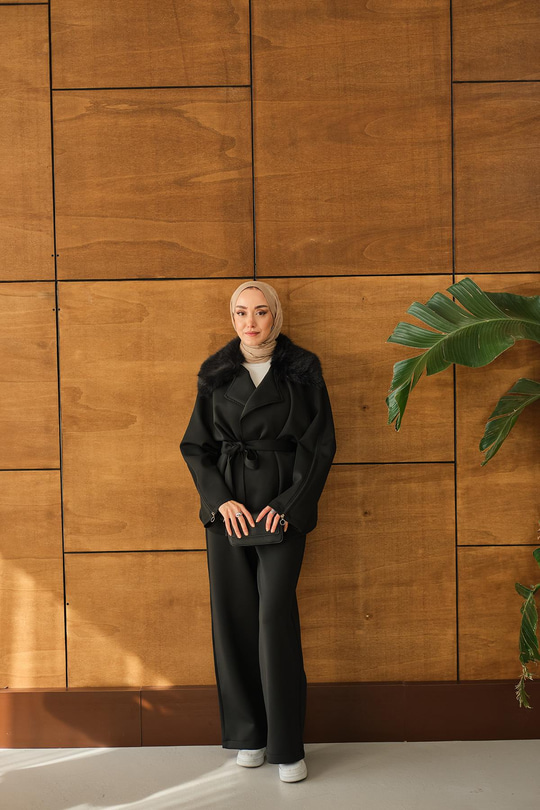 Yakası Kürk Kolları fermuarlı Takım Siyah