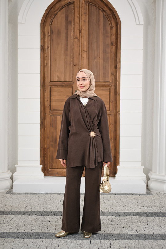Yandan Bağlamalı Broş Detay Takım Kahverengi