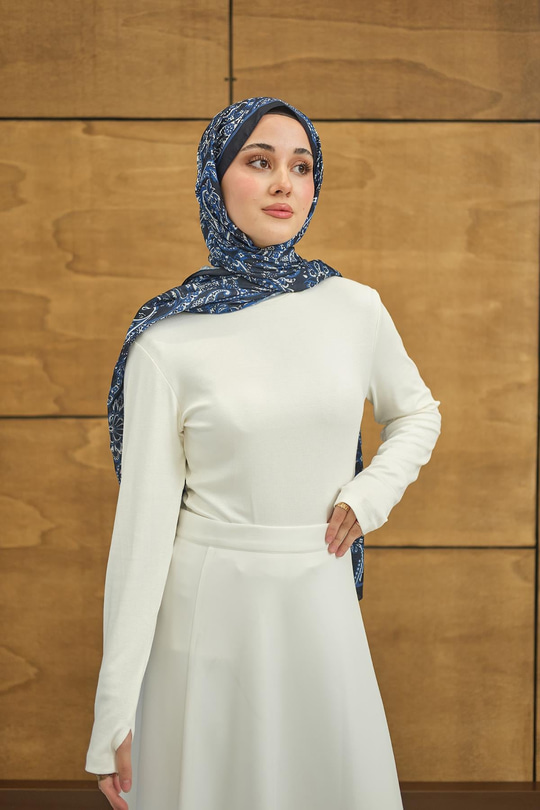 Yarım Balıkçı Yaka Parmak Geçirme Detay Slimfit Penye Body Ekru