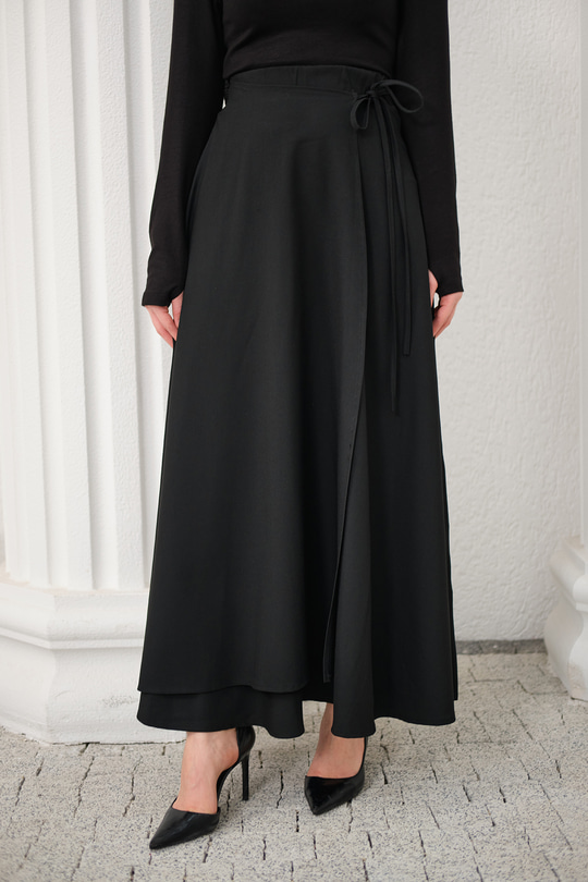 Yırtmaç Detay Kurdeleli Etek Siyah