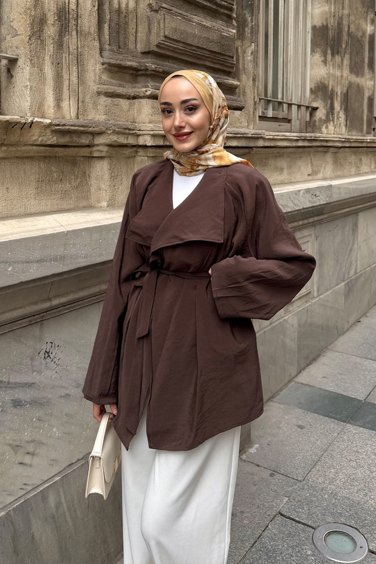 Yaka Tek Düğme Detay Bel Bağlamalı Kimono Kahverengi