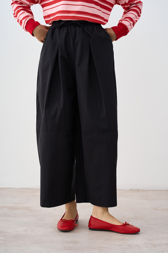 Beli Ayarlanabilir Pilise Detay Pantolon Siyah