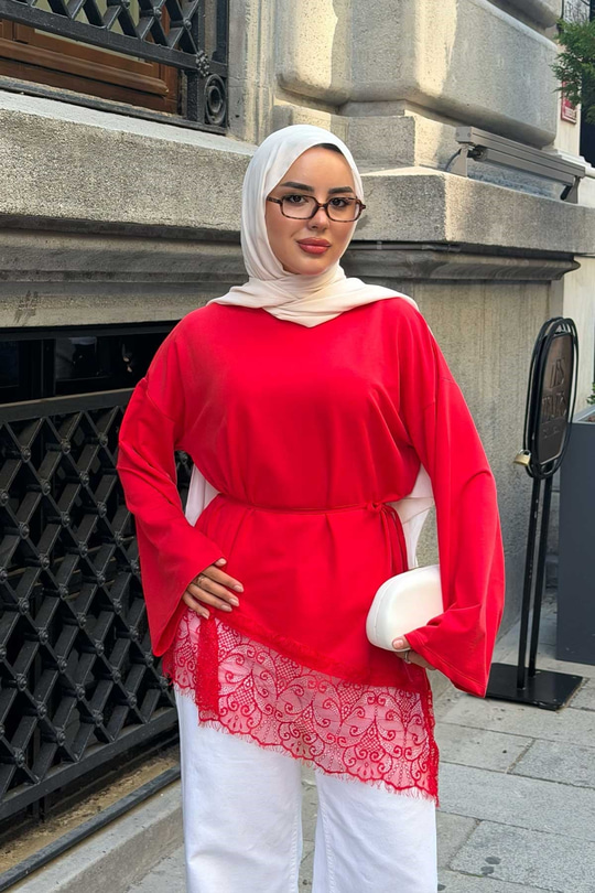 Eteği Dantel Detaylı Tunik Kırmızı