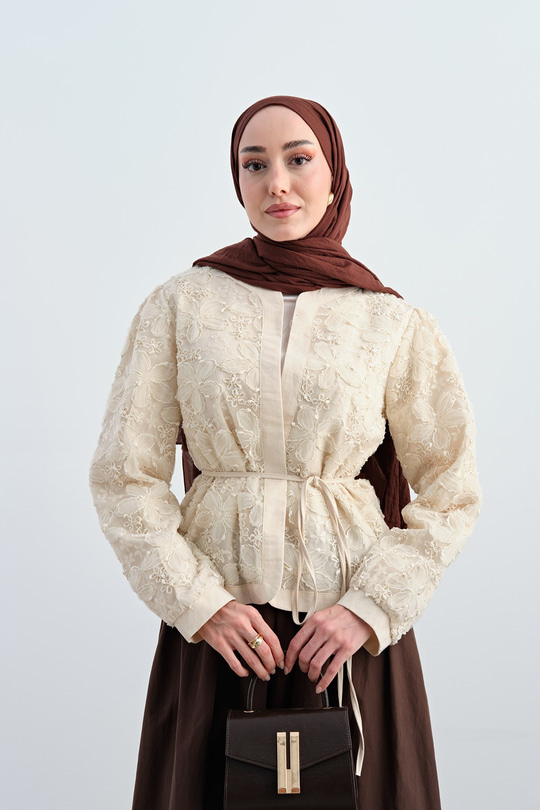 Tül Çiçek Nakışlı Bel Bağlamalı Ceket Krem