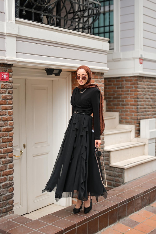 Anneliesse Şifon Fırfırlı Takım Siyah