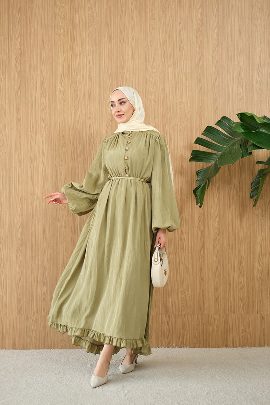 Asimetrik Fırfırlı Bel Bağlamalı Piliseli Elbise Fıstık Yeşil