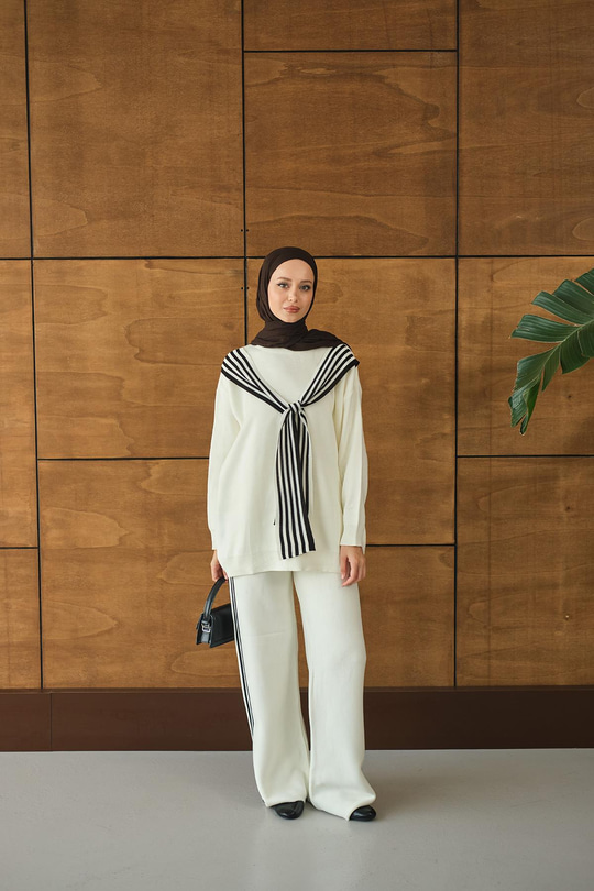 Atkı Detay Takım Ekru