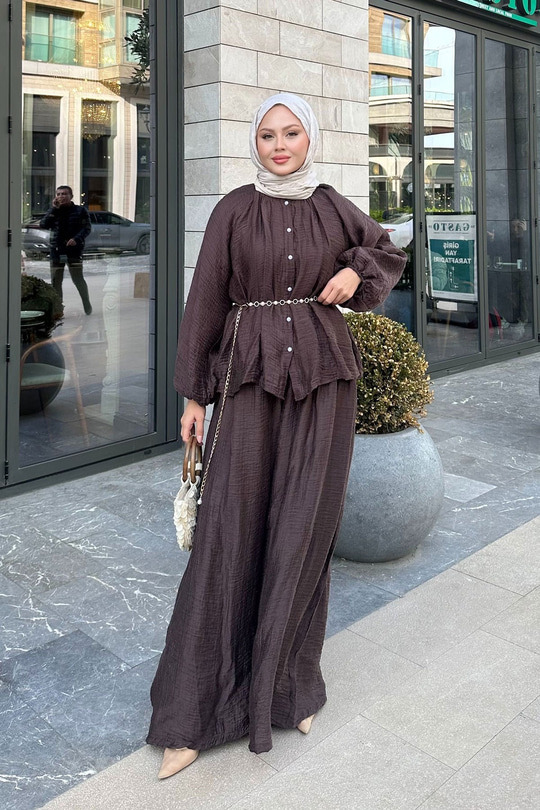 Balon Kol İnci Düğmeli Aksesuarlı Pantolonlu Takım Kahverengi