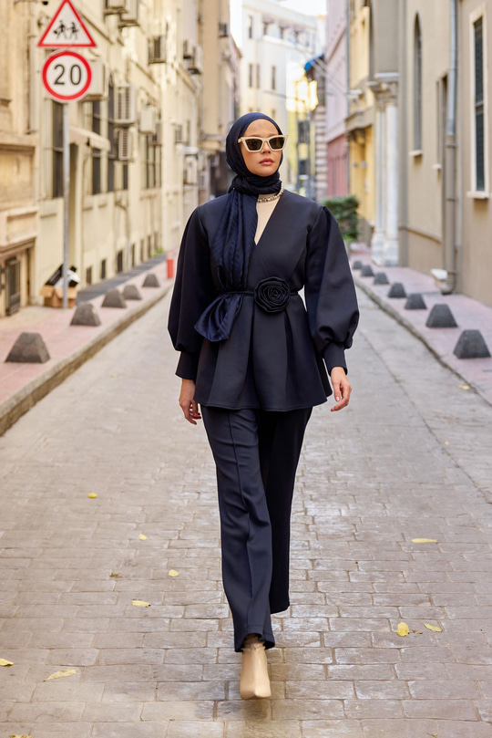 Bel Bağlamalı Gül Detay İkili Takım Lacivert