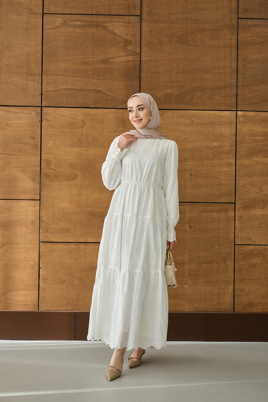 Beli Lastikli Brode Detay Elbise Beyaz