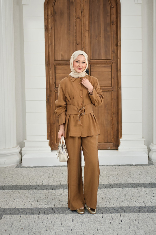 Beli Pile Detay İki Kemerli Gömlek Yaka Takım Hardal