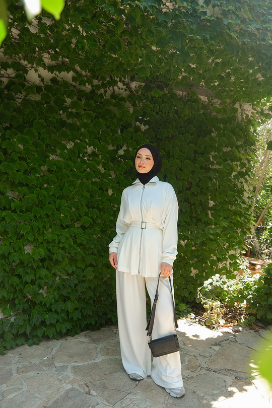 Beli Pile Detaylı Takım Beyaz