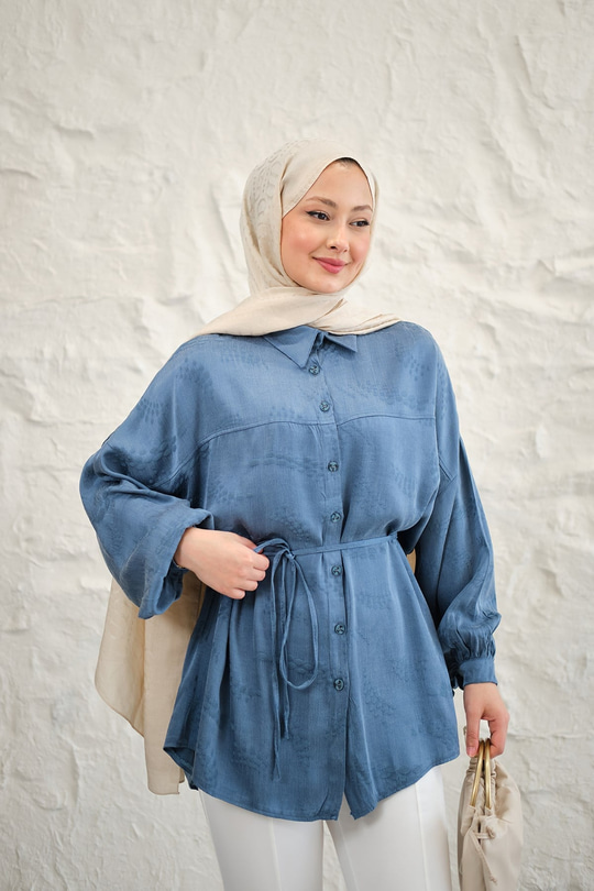 Benek Desenli Saten Bel Bağlamalı Gömlek Mavi