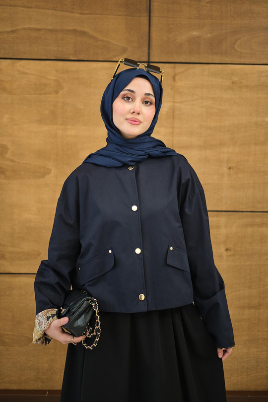 Bisiklet Yaka Astarı Desenli Çıtçıtlı Regular Gabardin Kısa Trenç Lacivert