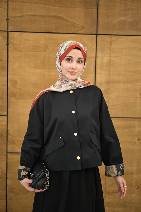 Bisiklet Yaka Astarı Desenli Çıtçıtlı Regular Gabardin Kısa Trenç Siyah