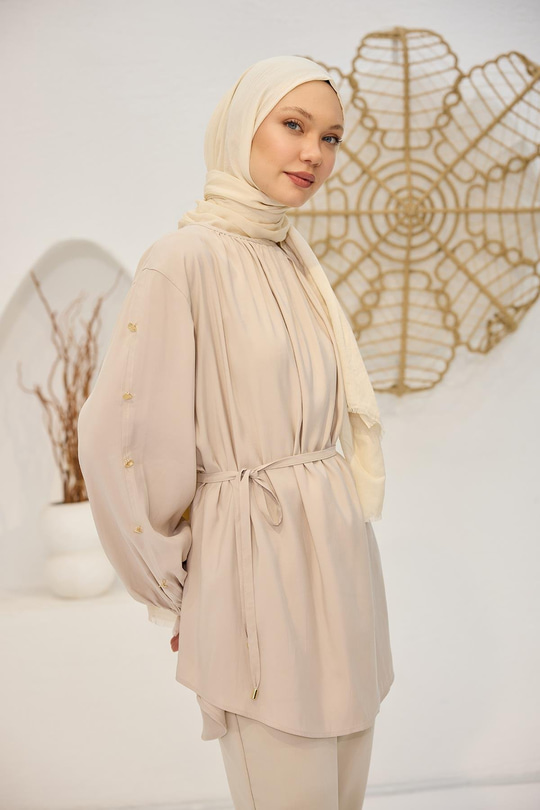 Bisiklet Yaka Gold Düğme Detaylı Bluz Krem