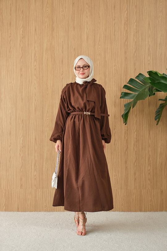 Boyun Bağlamalı Kemerli Elbise Kahverengi