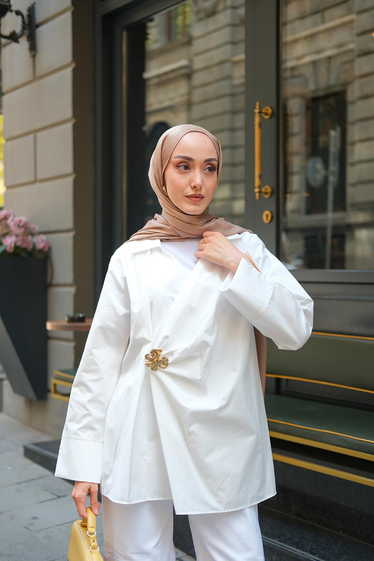 Broş Detay Poplin Gömlek Beyaz
