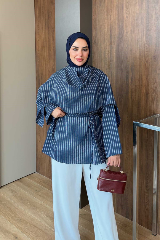 Çıkarılabilir Pelerin Detaylı Çift Çizgili Bel Bağlamalı Gömlek Lacivert