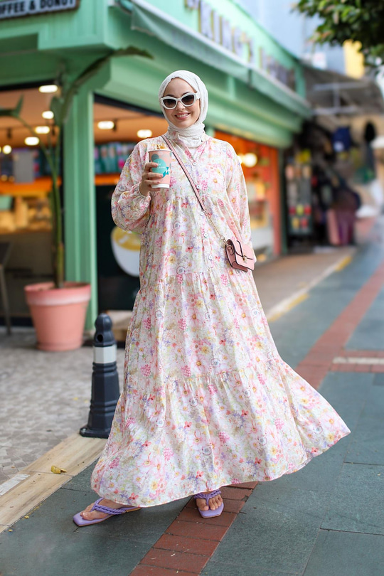 Çicek Desenli Elbise Pudra