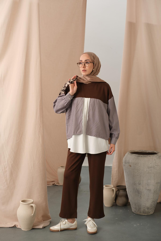 Çift Garni Detay Takım Kahverengi