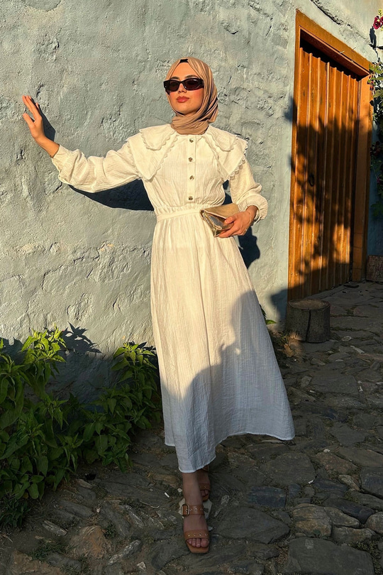 Dantelli Bebe Yaka Elbise Ekru