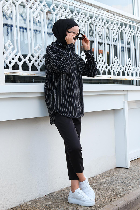 Dik Çizgili Cepli Gömlek Siyah