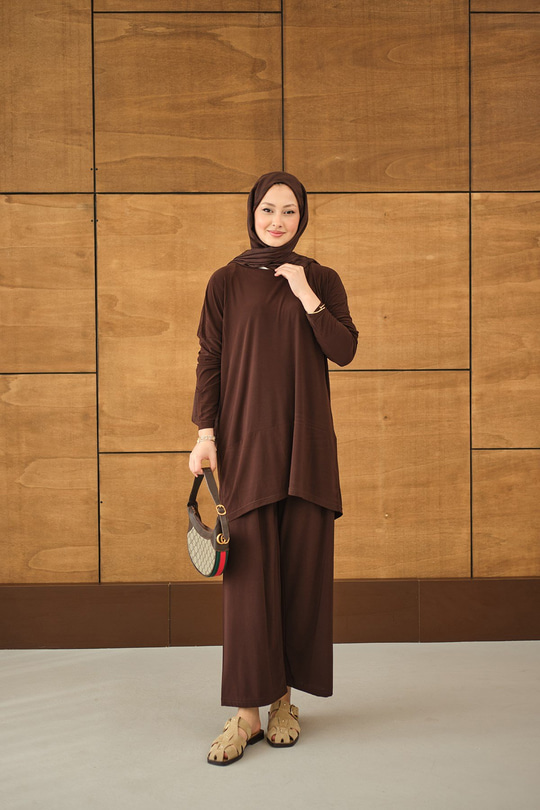 Dikiş Detay Yırtmaçlı Takım Kahverengi