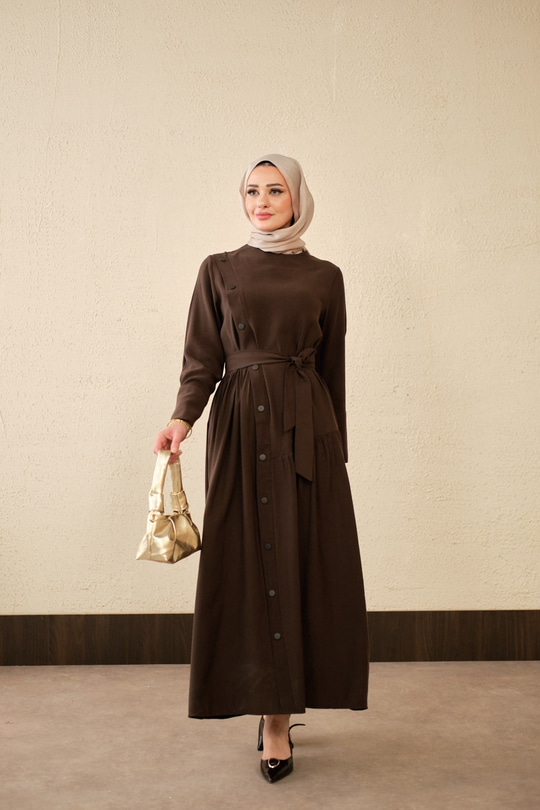 Düğmeli Etek Büzgülü Bel Bağlamalı Elbise Kahverengi