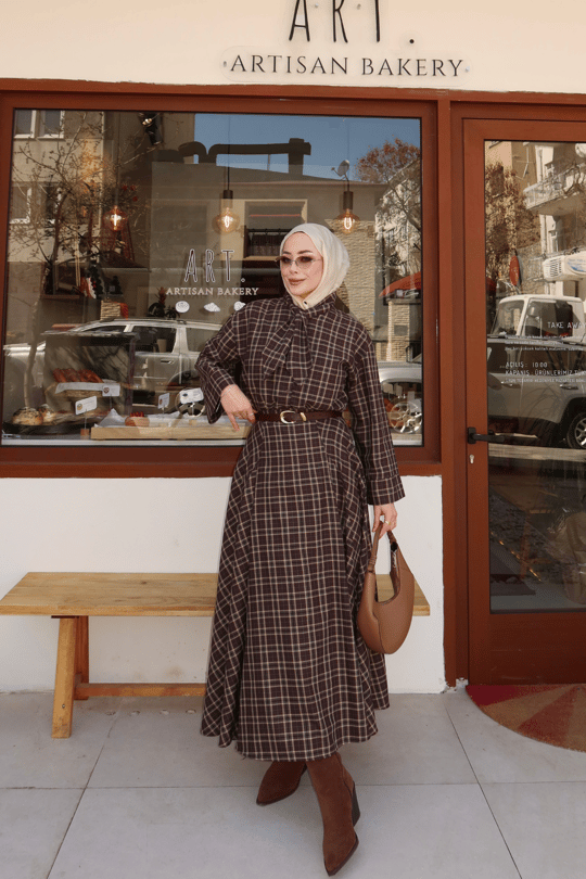 Ekose Desen Yaka Bağlamalı Etekli Takım Kahverengi